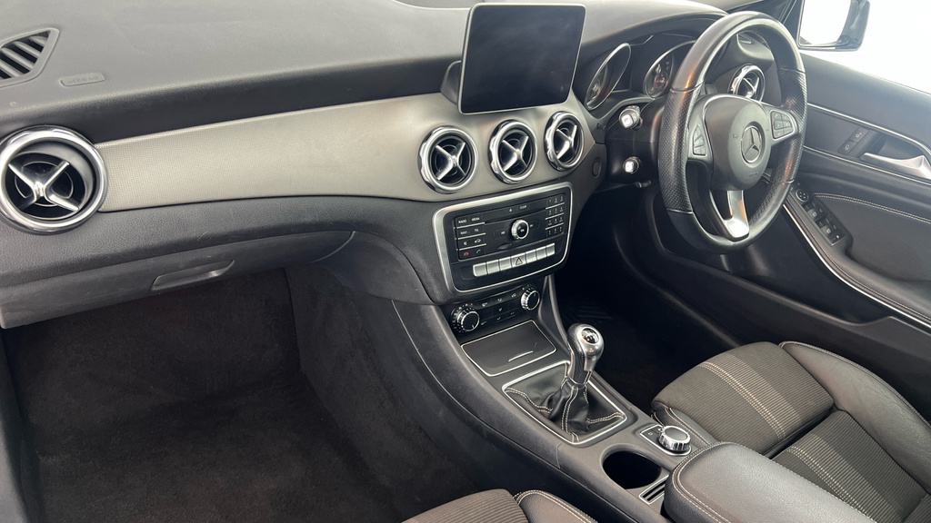 Mercedes-Benz GLA Class Gla 180 Amg Line Edition Black #13