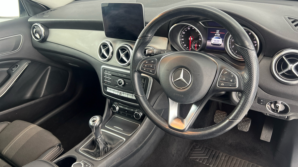 Mercedes-Benz GLA Class Gla 180 Amg Line Edition Black #9