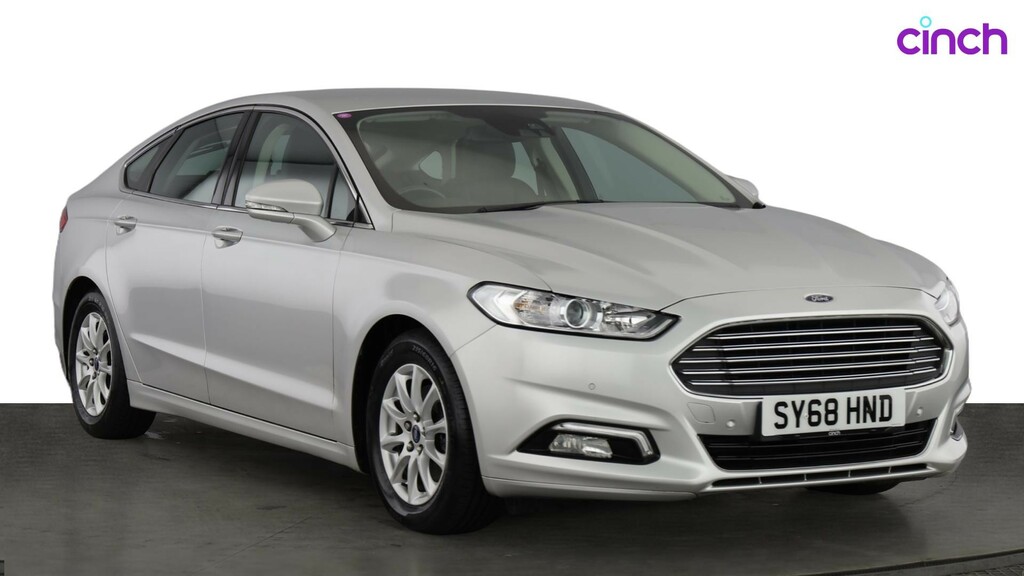 Ford Mondeo Hatchback Black #1