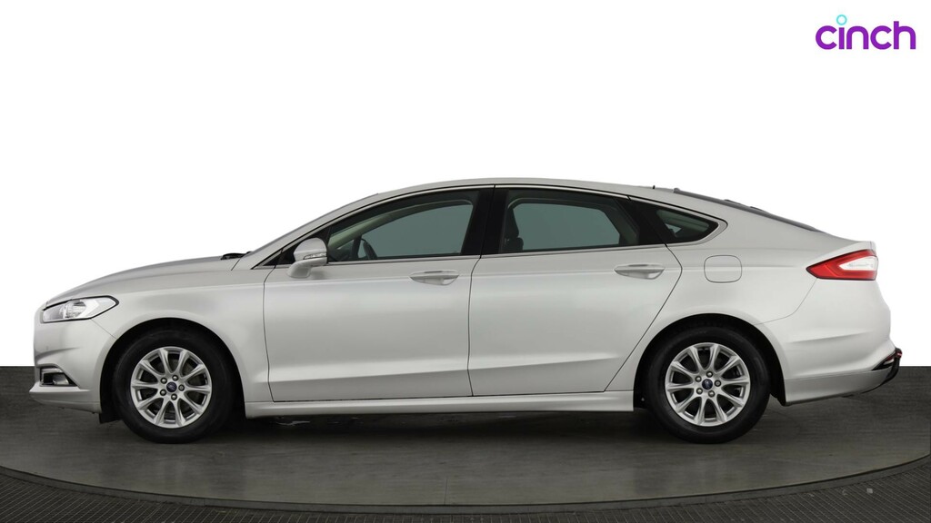 Ford Mondeo Hatchback Black #6