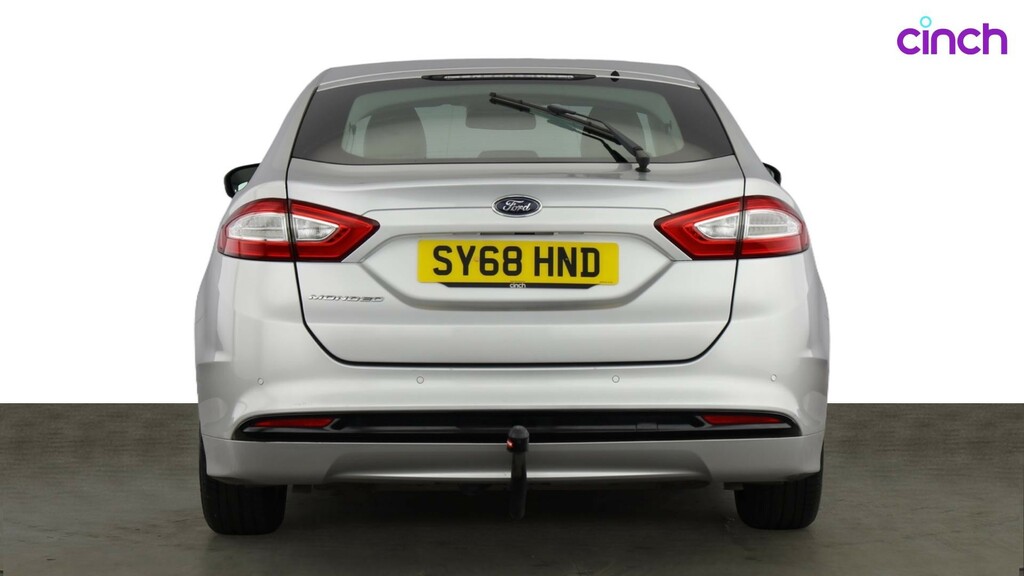 Ford Mondeo Hatchback Black #4