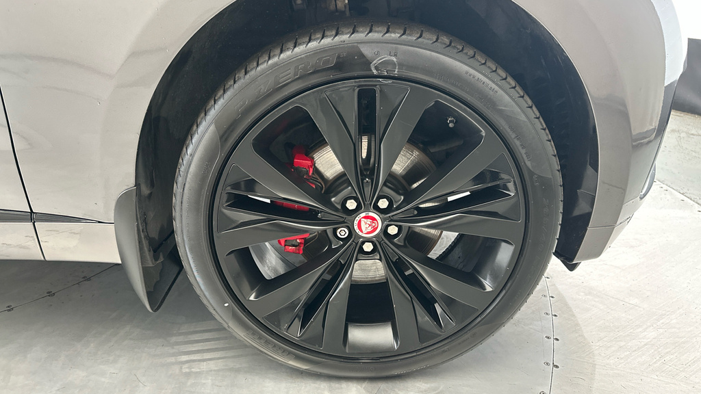 Jaguar F-Pace 2.0 D180 Portfolio 2017 Red #28