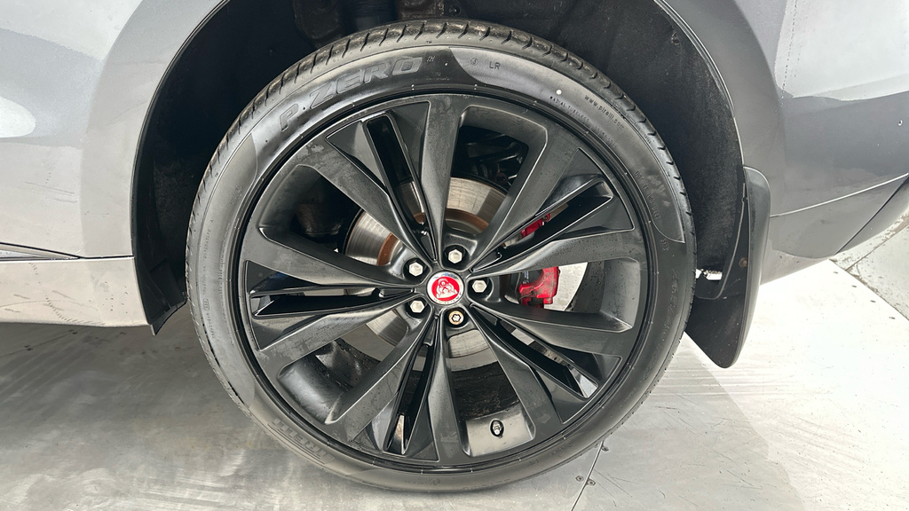 Jaguar F-Pace 2.0 D180 Portfolio 2017 Red #26