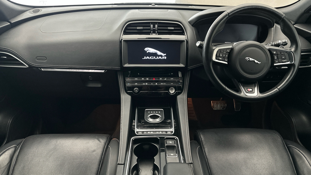 Jaguar F-Pace 2.0 D180 Portfolio 2017 Red #15