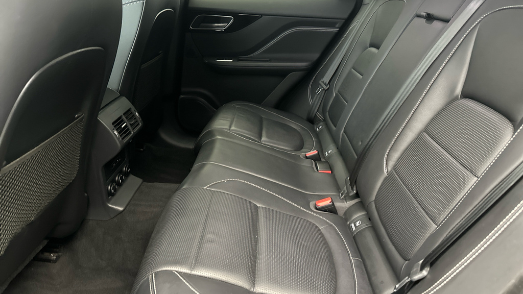 Jaguar F-Pace 2.0 D180 Portfolio 2017 Red #22