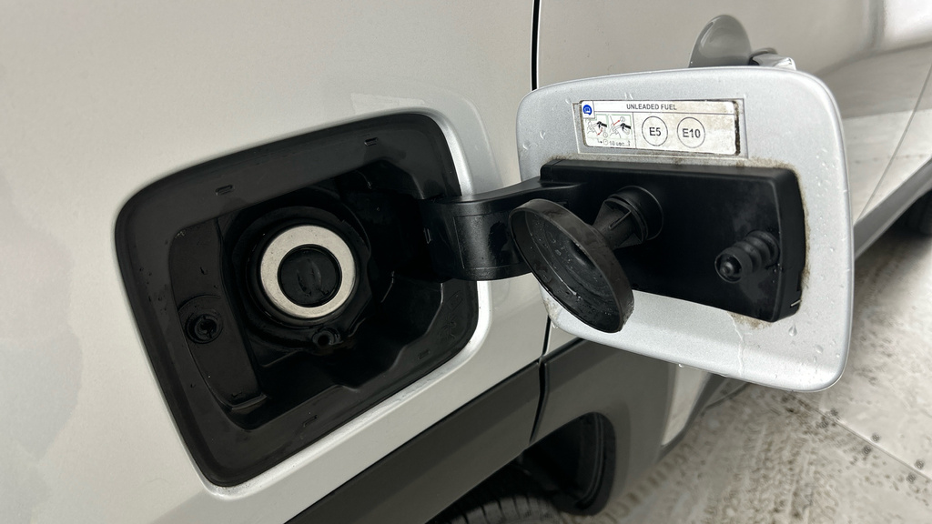 Jeep Renegade Night Eagle White #30