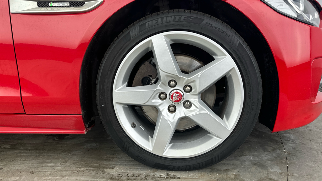 Jaguar XE 2.0 R-dynamic S  #33