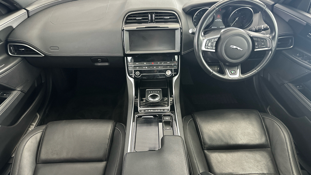 Jaguar XE 2.0 R-dynamic S  #15
