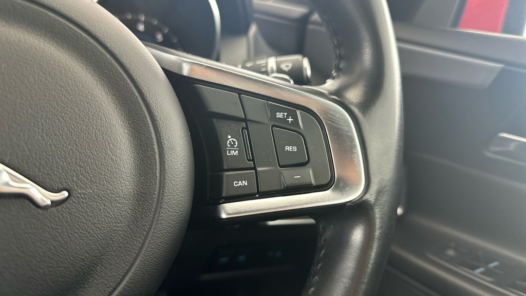 Jaguar XE 2.0 R-dynamic S  #17