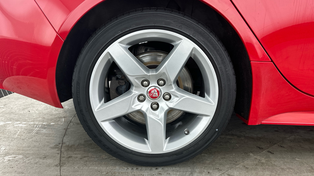 Jaguar XE 2.0 R-dynamic S  #32