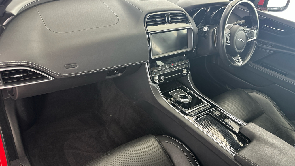 Jaguar XE 2.0 R-dynamic S  #14