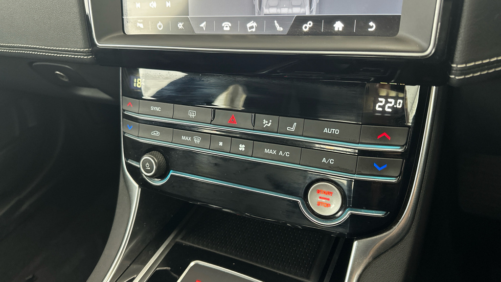 Jaguar XE 2.0 R-dynamic S  #16