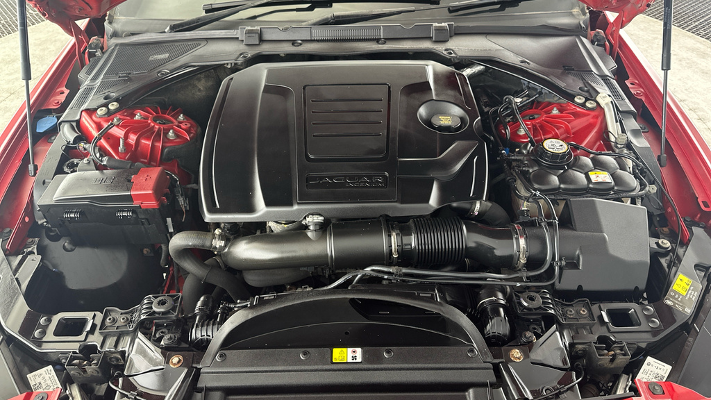 Jaguar XE 2.0 R-dynamic S  #29