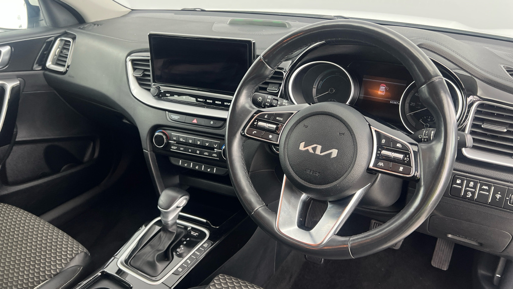 Kia Xceed 3 Black #9