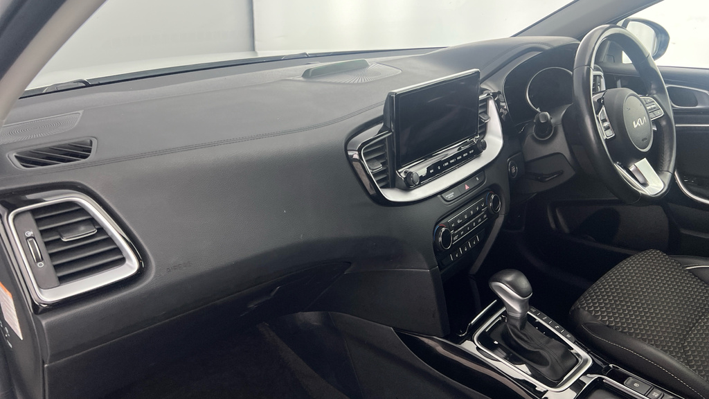 Kia Xceed 3 Black #10