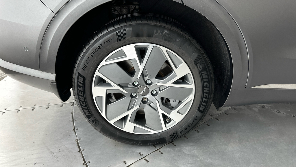 Genesis GV70 Sport White #27