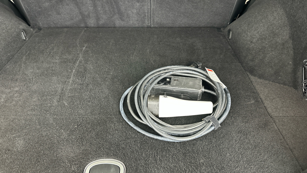 Genesis GV70 Sport White #31