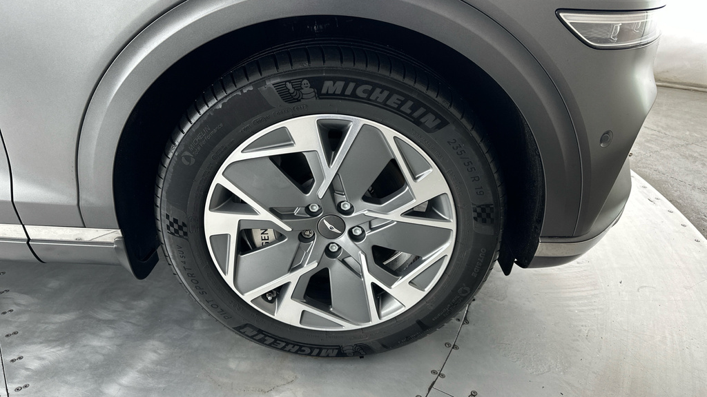 Genesis GV70 Sport White #28
