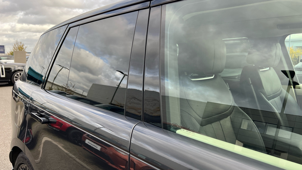Land Rover Range Rover D350 First Edition Black #42