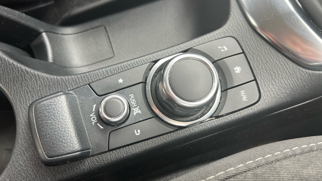 Mazda 2 Sport Nav Plus White #40