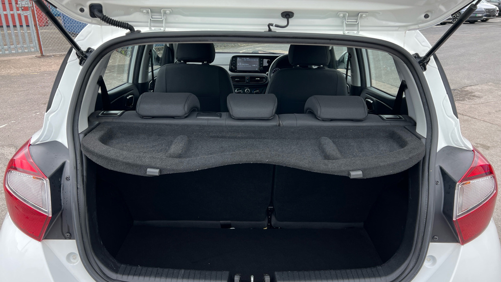 Hyundai I10 Se Connect White #21
