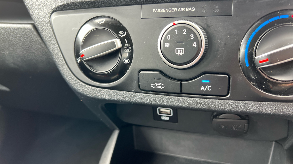 Hyundai I10 Se Connect White #16
