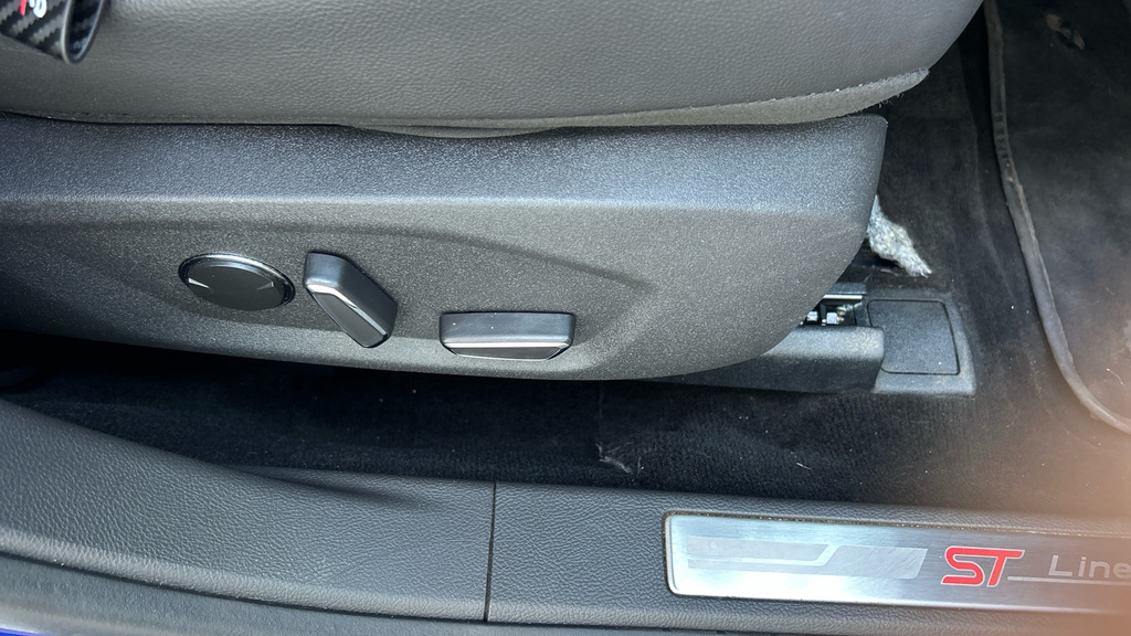 Ford Mondeo Hatchback 2.0 Silver #33