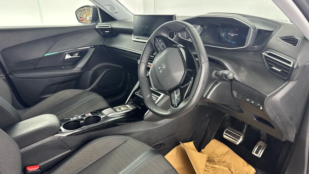 Peugeot e-2008 Active Premium Black #9