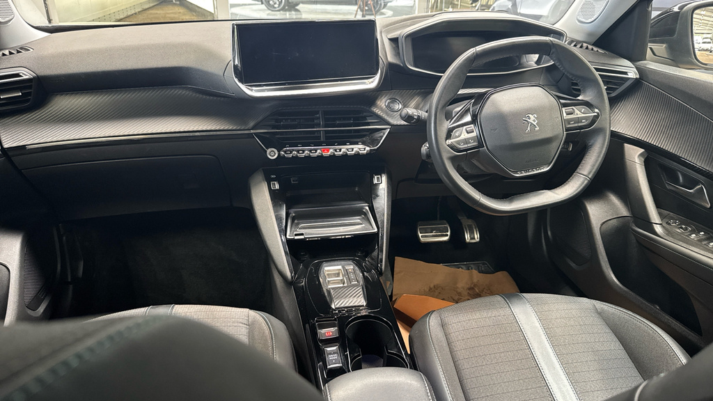Peugeot e-2008 Active Premium Black #11