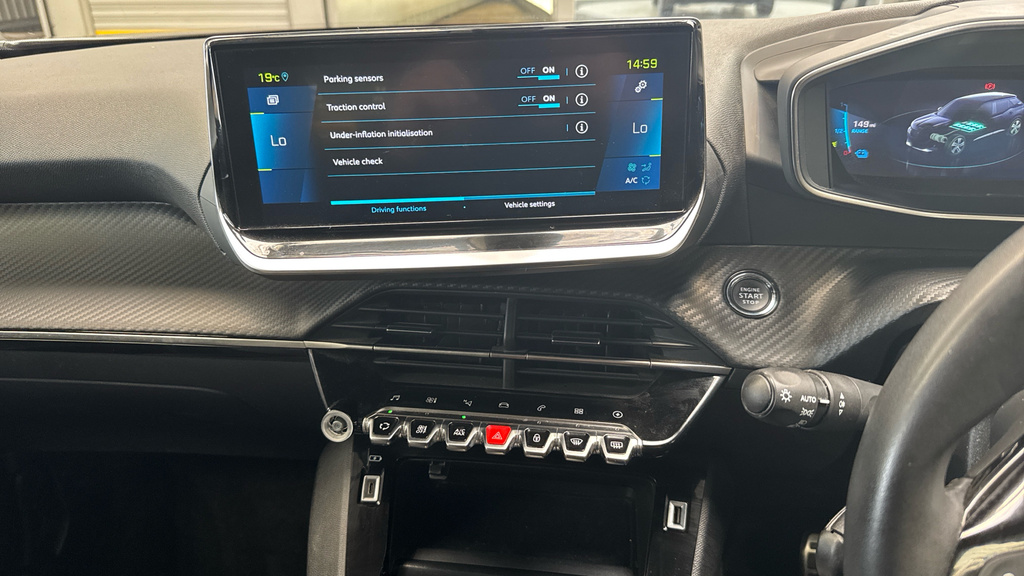 Peugeot e-2008 Active Premium Black #15