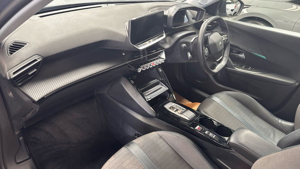 Peugeot e-2008 Active Premium Black #10
