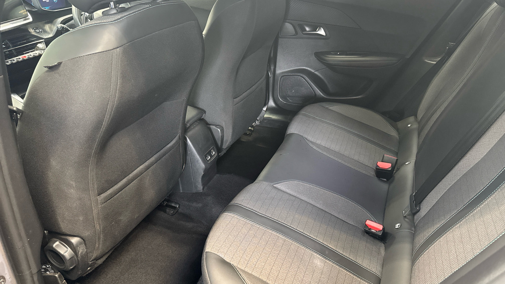 Peugeot e-2008 Active Premium Black #17