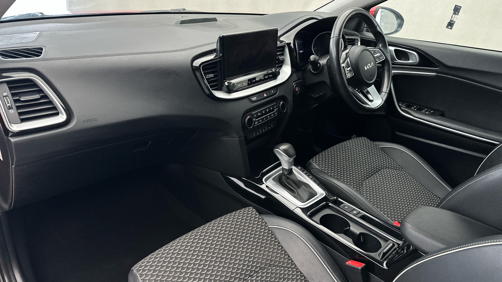Kia Xceed 2 Silver #12
