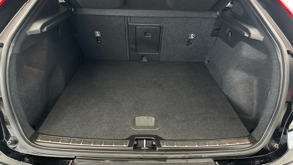Volvo C40 Core Black #23