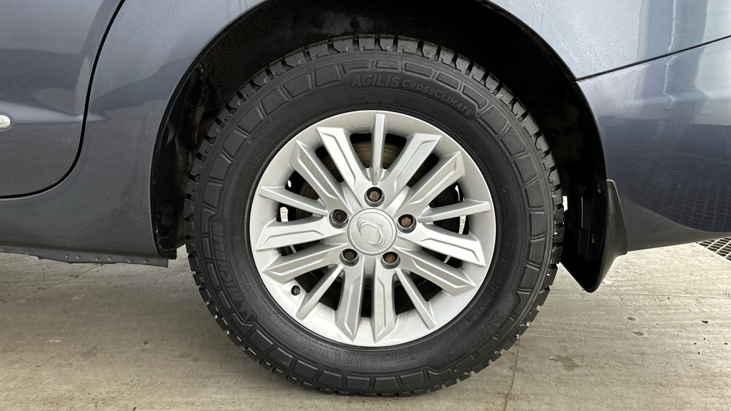 SsangYong Turismo D Ex Grey #22