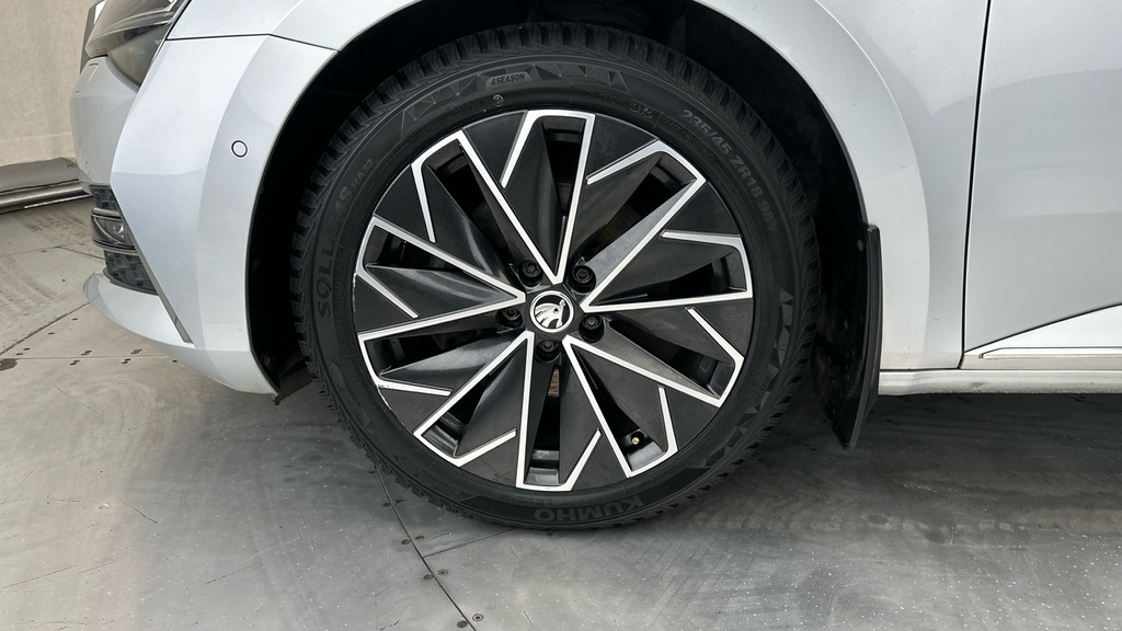 Skoda Superb Se Technology Silver #24