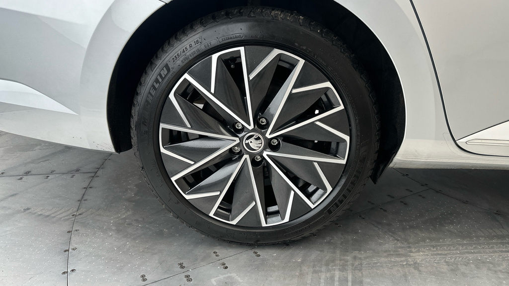 Skoda Superb Se Technology Silver #26