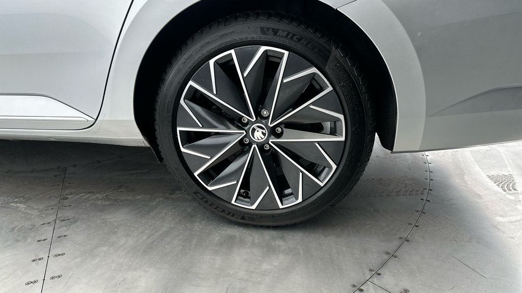 Skoda Superb Se Technology Silver #25
