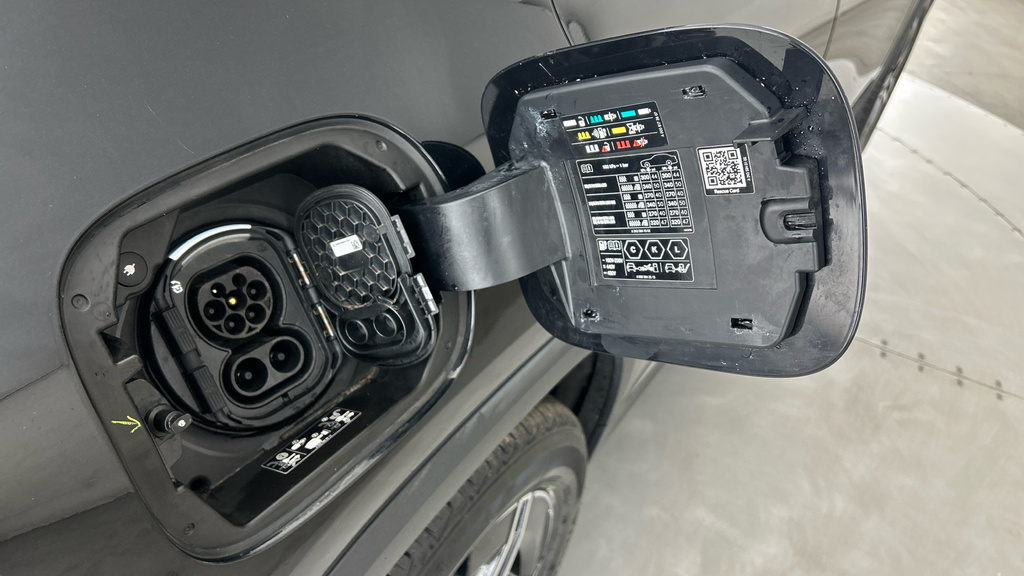 Mercedes-Benz EQA Suv Black #30