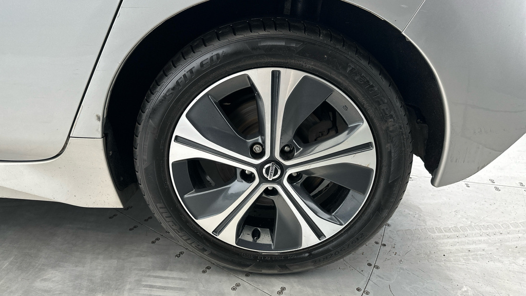 Nissan Leaf Leaf Acenta White #25