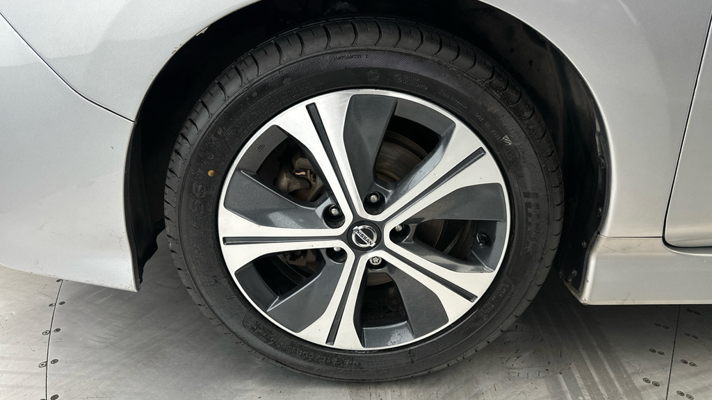 Nissan Leaf Leaf Acenta White #24