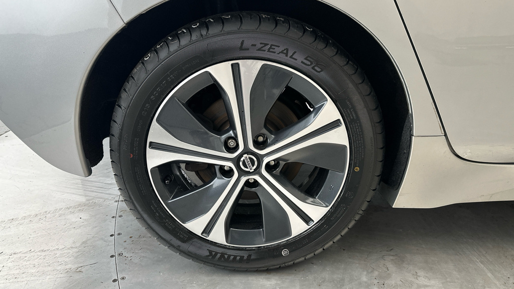 Nissan Leaf Leaf Acenta White #26