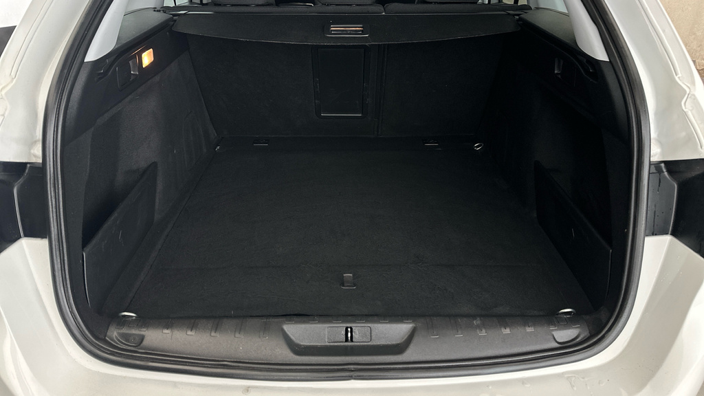 Peugeot 308 Hatchback White #22