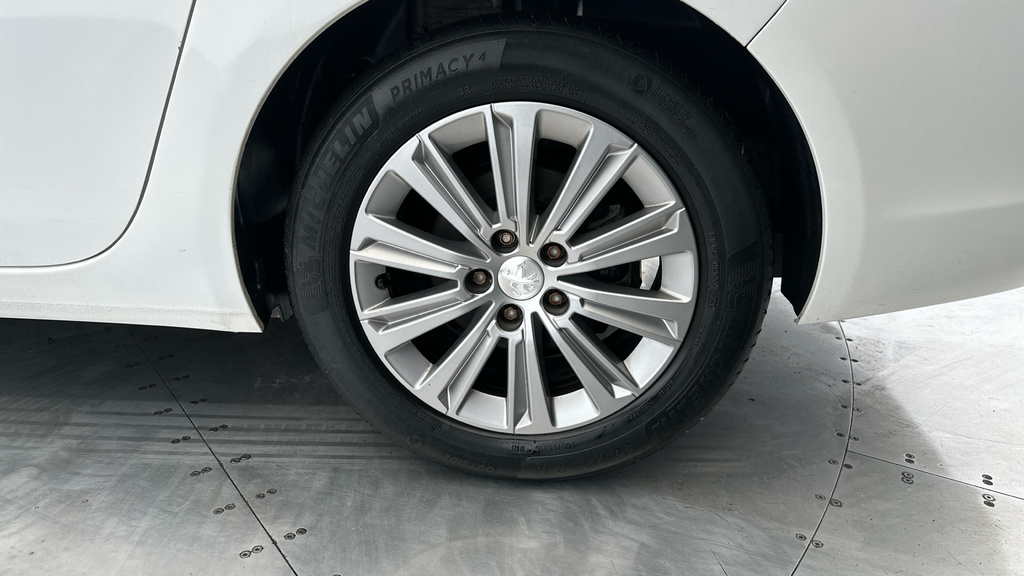 Peugeot 308 Hatchback White #25
