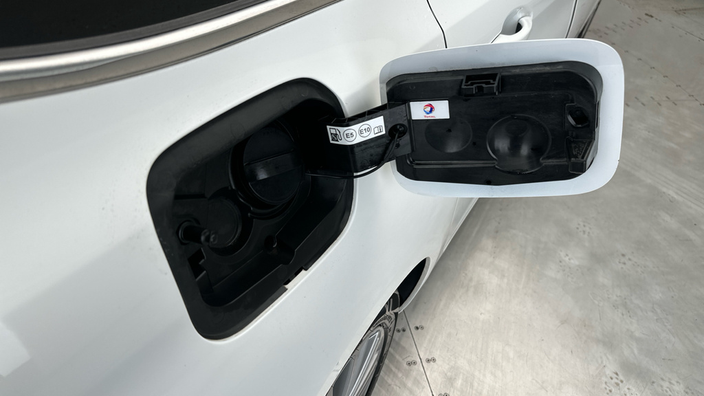 Peugeot 308 Hatchback White #28