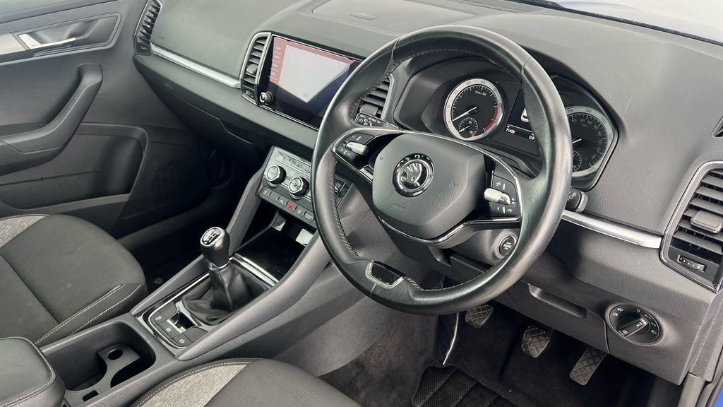 Skoda Karoq Se Technology White #9