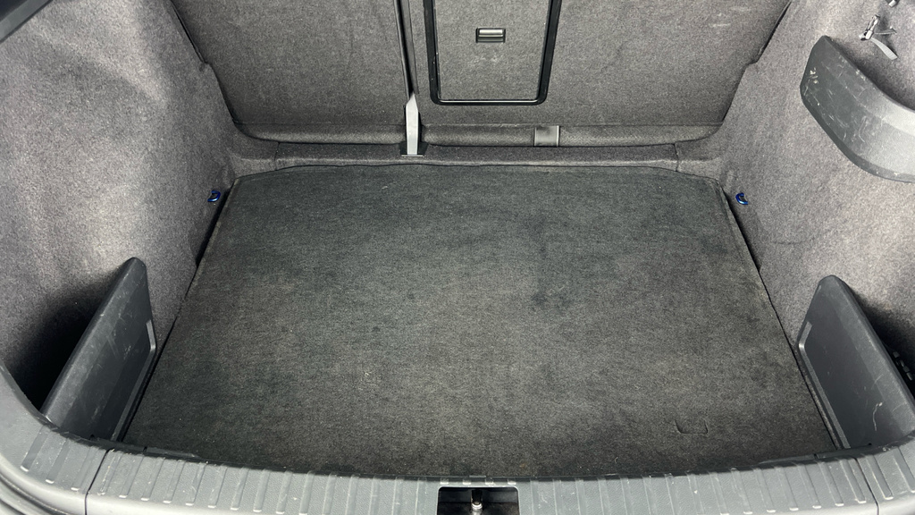 Skoda Karoq Se Technology White #25