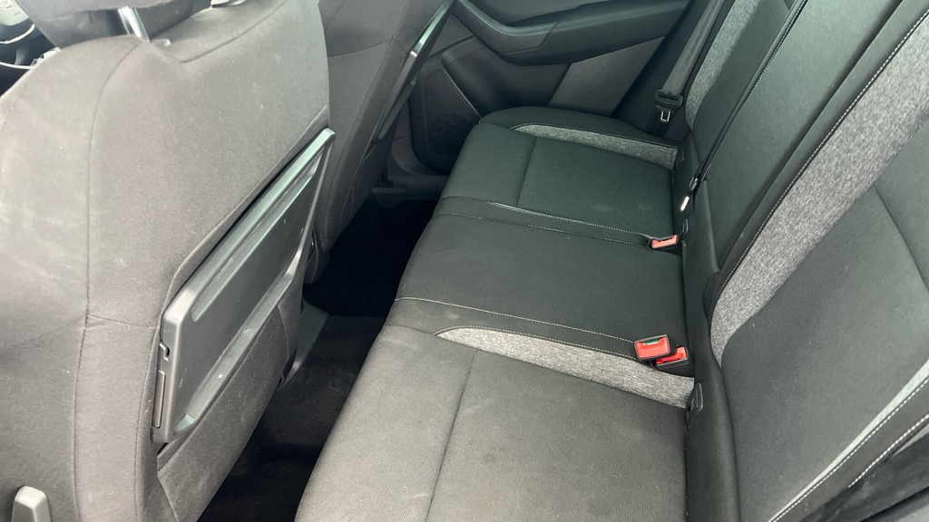 Skoda Karoq Se Technology White #24