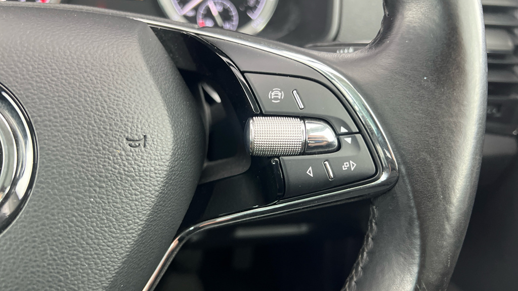Skoda Karoq Se Technology White #17