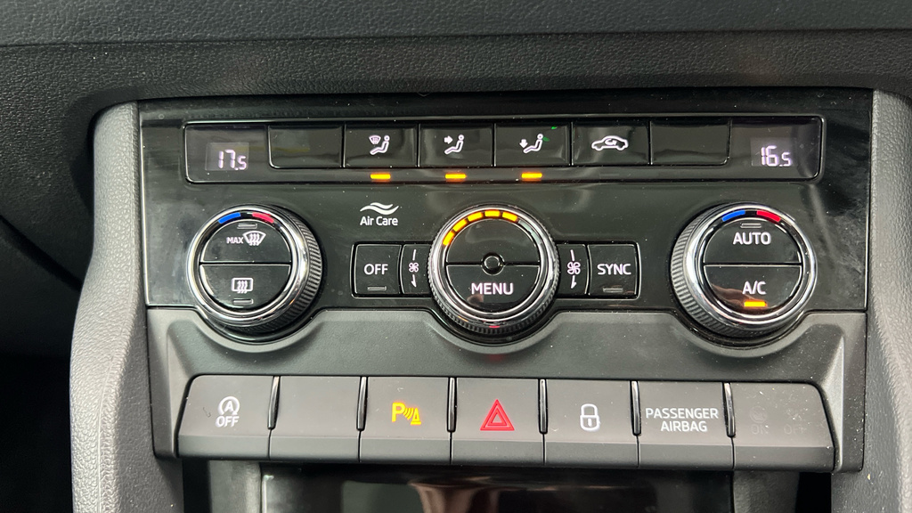 Skoda Karoq Se Technology White #14